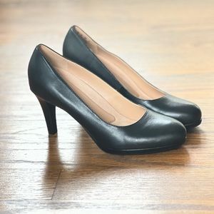 Naturalizer “Michelle” Almond-Toe Leather Pump